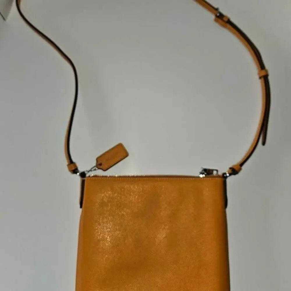 Coach Papaya Solid Crossbody Bag Zip Closure Adjustable Strap Inner Pockets